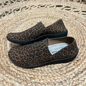 Clarks Loafers Womens 7 Brown Cloudsteppers Leopard Print Slip On Casual 16712